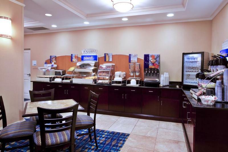 Holiday Inn Express Hotel & Suites Fort Pierce West 외부 사진