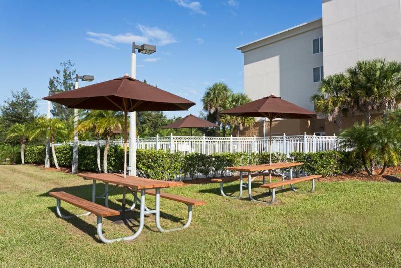 Holiday Inn Express Hotel & Suites Fort Pierce West 외부 사진